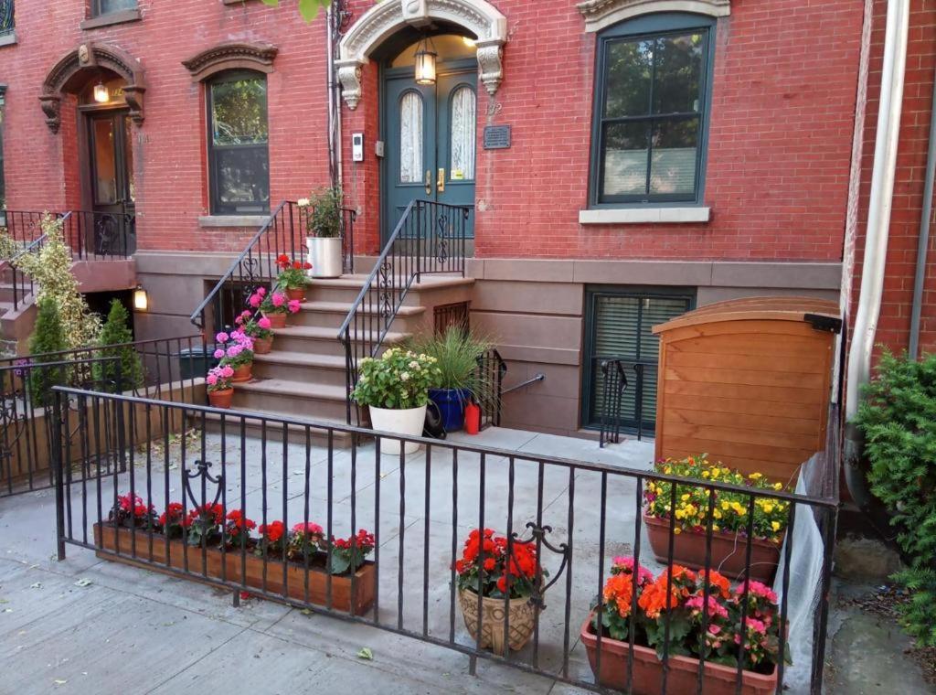 Апартаменти Historic 1869 Brownstone 15 Min To Nyc Downtown Джерсі-Сіті Екстер'єр фото